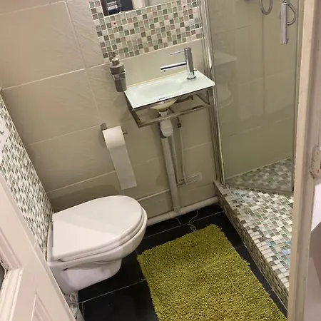 Hotel Studio Canal Saint Martin