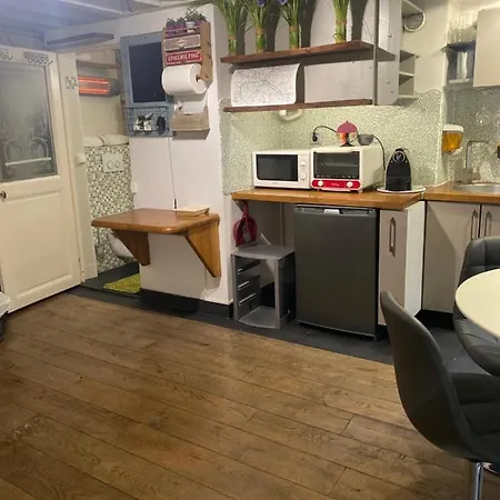 Studio Canal Saint Martin Apartment Paris